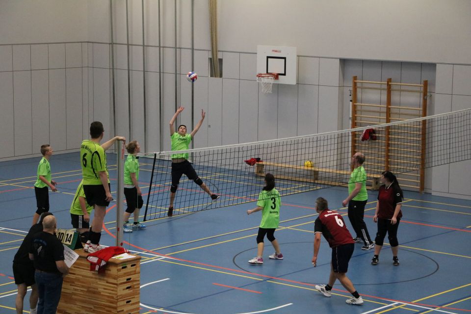 Volleyballer bei der 39. bayerischen Volleyball-Meisterschaft der Justiz am 05.03.2016